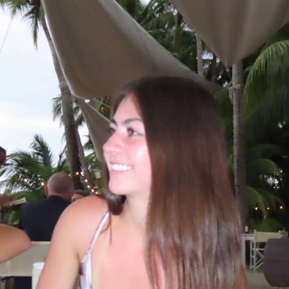 Meet your Posher, Lauren - Picture 1 of 1